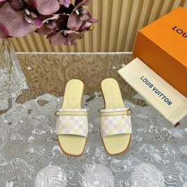 Picture of Louis Vuitton Slippers _SKULVsz35-42mnf0408570